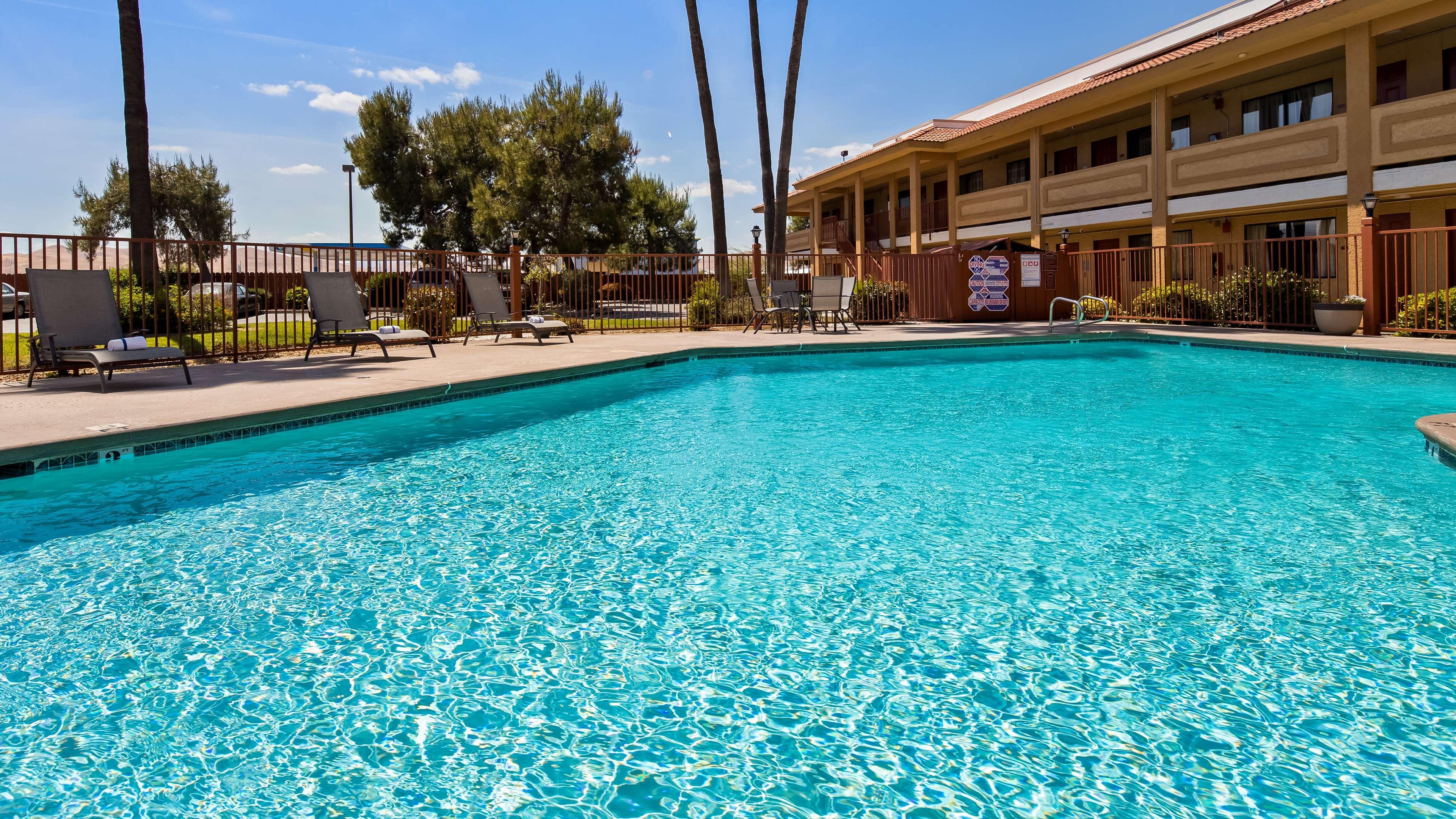 เบสท์เวสเทิร์นแอปริคอตอิินน์ Hotel Chaney Ranch ภายนอก รูปภาพ
